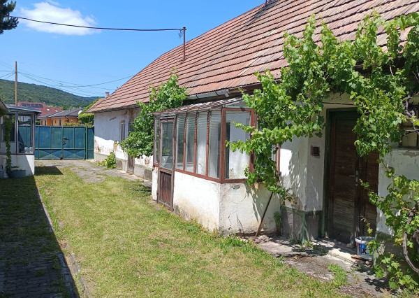 Areté real- Ponúkame na predaj rodinný dom v tichej časti Častej – ideálne na rekonštrukciu alebo novú výstavbu