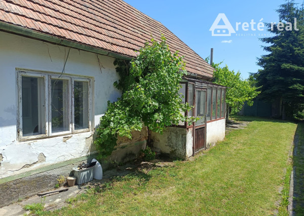 Areté real- Ponúkame na predaj rodinný dom v tichej časti Častej – ideálne na rekonštrukciu alebo novú výstavbu