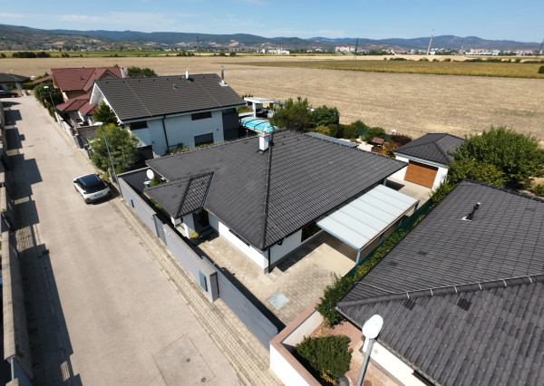 ARETÉ REAL – VKUSNÝ RD SO ZIMNOU ZÁHRADOU, TERASOU A GARÁŽOU, SLOVENSKÝ GROB, MONARI