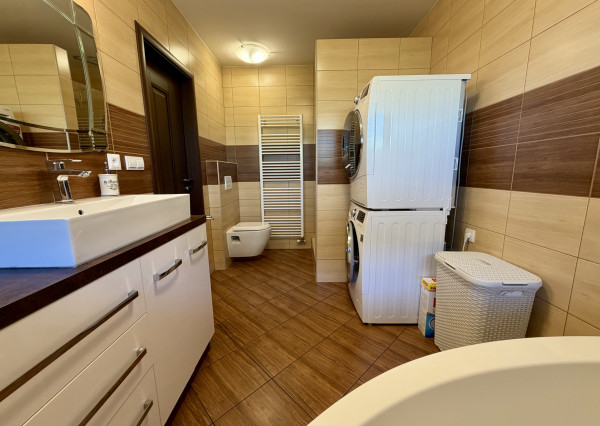 ARETÉ REAL – VKUSNÝ RD SO ZIMNOU ZÁHRADOU, TERASOU A GARÁŽOU, SLOVENSKÝ GROB, MONARI