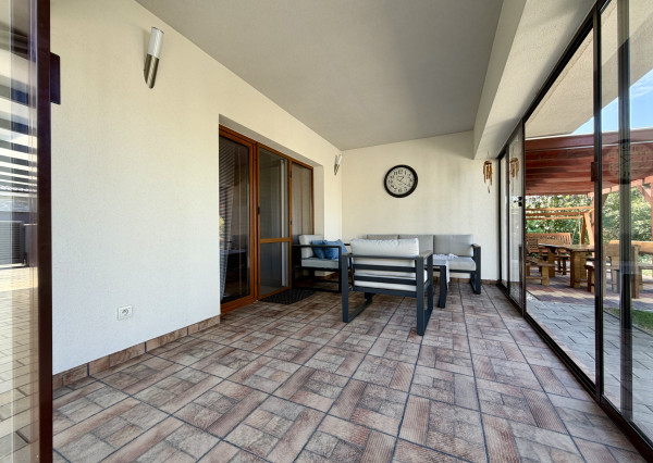 ARETÉ REAL – VKUSNÝ RD SO ZIMNOU ZÁHRADOU, TERASOU A GARÁŽOU, SLOVENSKÝ GROB, MONARI