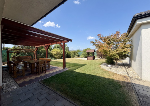 ARETÉ REAL – VKUSNÝ RD SO ZIMNOU ZÁHRADOU, TERASOU A GARÁŽOU, SLOVENSKÝ GROB, MONARI