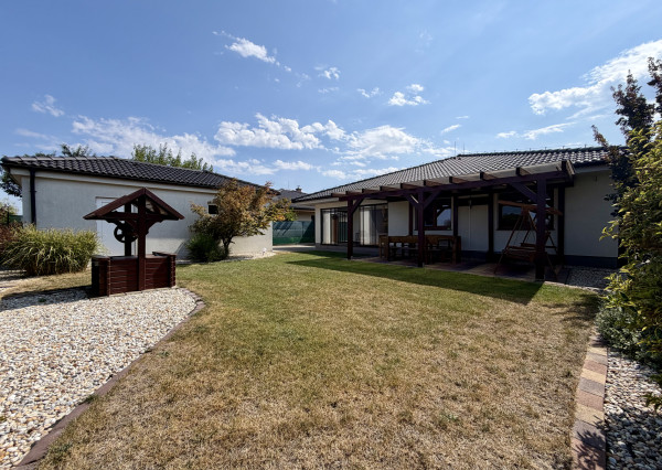 ARETÉ REAL – VKUSNÝ RD SO ZIMNOU ZÁHRADOU, TERASOU A GARÁŽOU, SLOVENSKÝ GROB, MONARI
