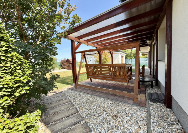 ARETÉ REAL – VKUSNÝ RD SO ZIMNOU ZÁHRADOU, TERASOU A GARÁŽOU, SLOVENSKÝ GROB, MONARI