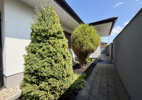 ARETÉ REAL – VKUSNÝ RD SO ZIMNOU ZÁHRADOU, TERASOU A GARÁŽOU, SLOVENSKÝ GROB, MONARI