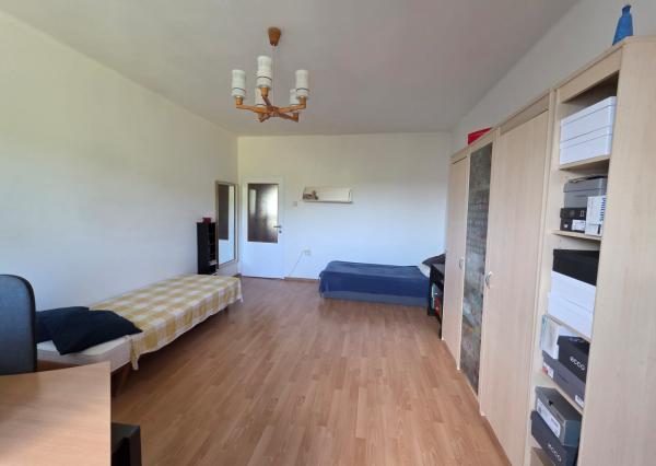 ARETÉ REAL – PREDAJ Priestranný 3-izbový byt s výhľadom na Malé Karpaty v zateplenom tehlovom dome – Bratislava, Pri Bielom kríži