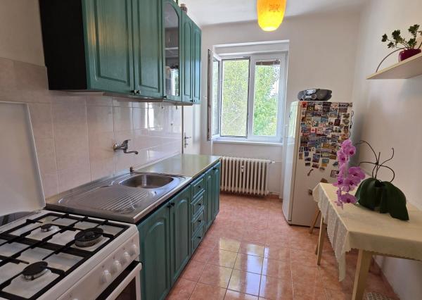 ARETÉ REAL – PREDAJ Priestranný 3-izbový byt s výhľadom na Malé Karpaty v zateplenom tehlovom dome – Bratislava, Pri Bielom kríži