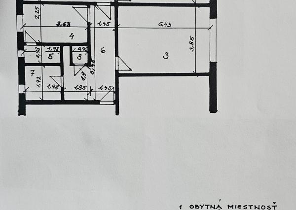 ARETÉ REAL – PREDAJ Priestranný 3-izbový byt s výhľadom na Malé Karpaty v zateplenom tehlovom dome – Bratislava, Pri Bielom kríži