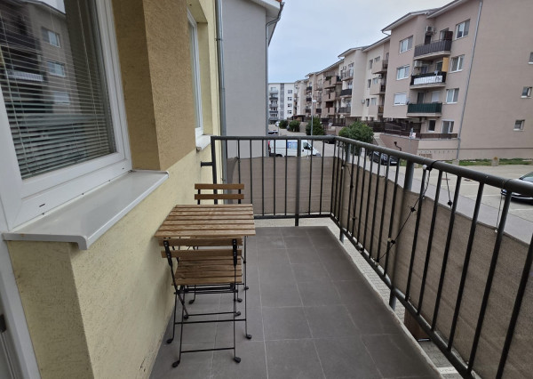 Areté real- Predaj výborne riešeného, priestranného 2-izbového bytu s balkónom a parkovacím miestom v dobrej lokalite, ul. Koceľova, Slovenský Grob