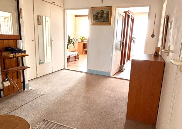 PONÚKAME NA PREDAJ 4 IZBOVÝ, VÝBORNE RIEŠENÝ  BYT NA ul. LADISLAVA DÉRERA - KRAMÁRE, 3 LOGGIE, BEZBARIÉROVÝ PRÍSTUP