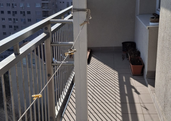 PONÚKAME NA PREDAJ 4 IZBOVÝ, VÝBORNE RIEŠENÝ  BYT NA ul. LADISLAVA DÉRERA - KRAMÁRE, 3 LOGGIE, BEZBARIÉROVÝ PRÍSTUP