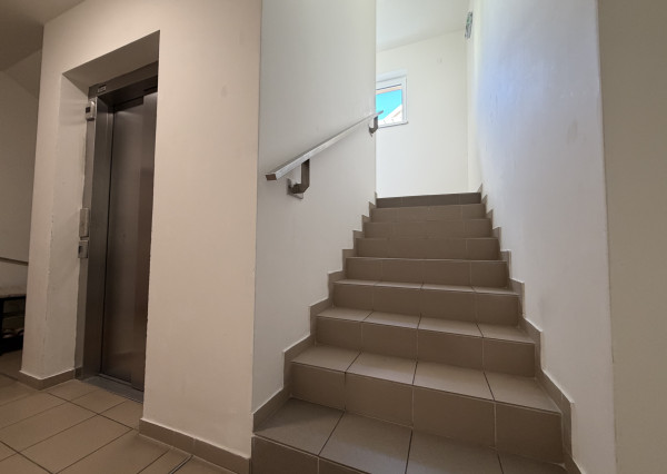 ARETÉ REAL – PREDAj VEĽKOMETRÁŽNEHO 68m2 BYTU S BALKÓNOM, PEZINOK, MUŠKÁTOVÁ