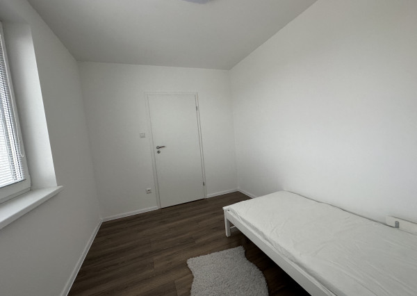 ARETÉ REAL - PREDAJ NÁDHERNÉHO BYTU S DVOMA PARKOVACÍMI MIESTAMI, SLOVENSKÝ GROB, PRI JAZERE