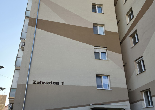 Bývajte v 1,5 izb. byte na Záhradnej ulici+kobka, centrum PK