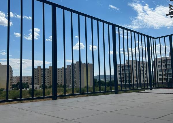 Areté real - Prenájom veľmi pekného zariadeného 2-izbového bytu  v Pezinku, ul. Dona Sandtnera