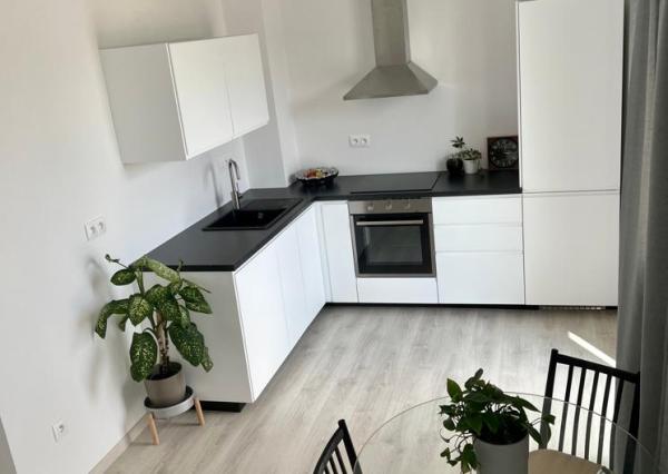 Areté real - Prenájom veľmi pekného zariadeného 2-izbového bytu  v Pezinku, ul. Dona Sandtnera