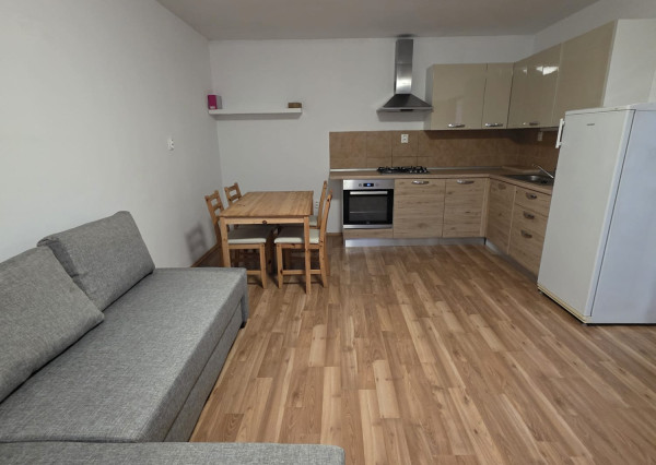 Areté real- Prenájom 2-izbového bytu s parkovacím miestom v centre Pezinka