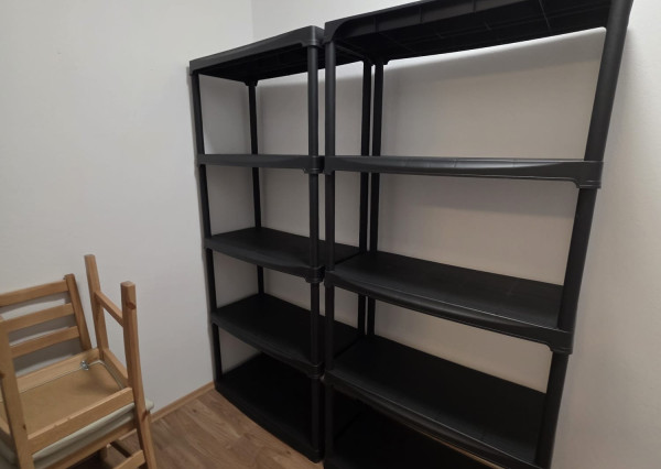 Areté real- Prenájom 2-izbového bytu s parkovacím miestom v centre Pezinka