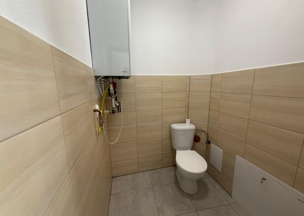 Areté real, Prenájom 87,2 m2 obchodného priestoru s parkovacím miestom v priamom centre mesta Pezinok