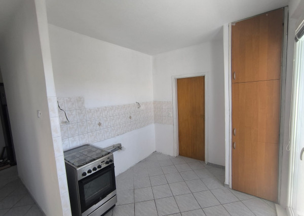 Areté real - Vám ponúka na predaj 3-izbový byt so zasklenou lodžiou a pekným výhľadom na okolitú zeleň