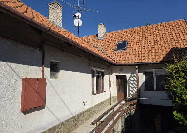 Areté real- Predaj dvojpodlažného rodinného domu s podpivničením v obci Šenkvice