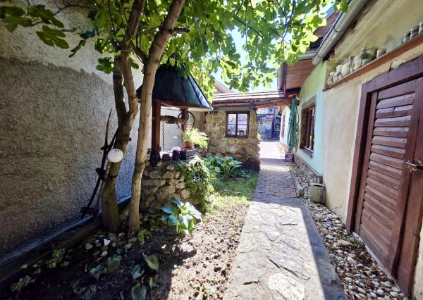 Areté real - Predaj r. dom Modra Kráľová kúsok od zastávky