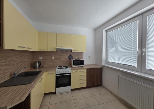 Areté real - Prenájom 1-izbového bytu s balkónom a pekným výhľadom, Svätoplukova ul., Pezinok