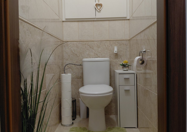 ARETÉ REAL- Predaj krásneho tehlového 2-izb bytu s veľkou výmerou, 2 loggie, murovaná pivnica, sídlisko Muškát v Pezinku