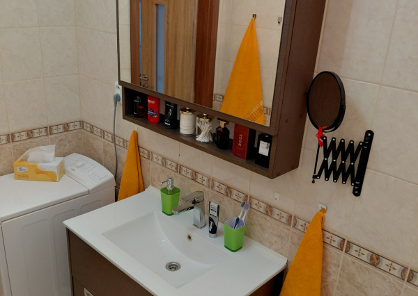 ARETÉ REAL- Predaj krásneho tehlového 2-izb bytu s veľkou výmerou, 2 loggie, murovaná pivnica, sídlisko Muškát v Pezinku