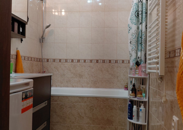 ARETÉ REAL- Predaj krásneho tehlového 2-izb bytu s veľkou výmerou, 2 loggie, murovaná pivnica, sídlisko Muškát v Pezinku