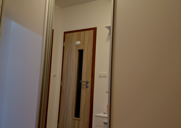 ARETÉ REAL- Predaj krásneho tehlového 2-izb bytu s veľkou výmerou, 2 loggie, murovaná pivnica, sídlisko Muškát v Pezinku