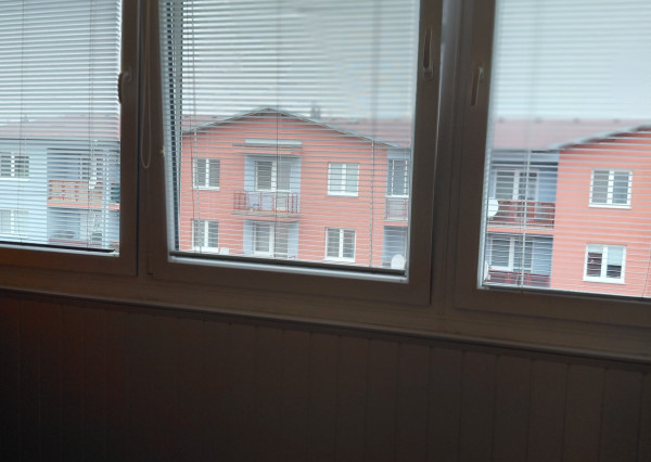 ARETÉ REAL- Predaj krásneho tehlového 2-izb bytu s veľkou výmerou, 2 loggie, murovaná pivnica, sídlisko Muškát v Pezinku