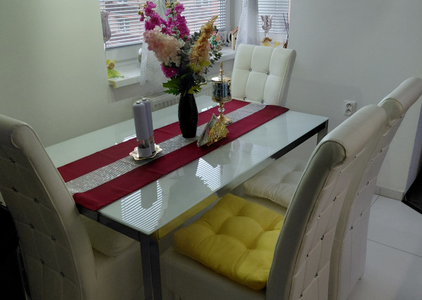 ARETÉ REAL- Predaj krásneho tehlového 2-izb bytu s veľkou výmerou, 2 loggie, murovaná pivnica, sídlisko Muškát v Pezinku