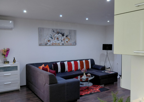 ARETÉ REAL- Predaj krásneho tehlového 2-izb bytu s veľkou výmerou, 2 loggie, murovaná pivnica, sídlisko Muškát v Pezinku