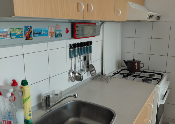 Areté real-prenájom slnečného 1izb. bytu s loggiou, pivnicou v Pezinku na sídlisku Sever