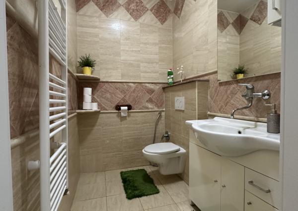 ARETÉ REAL - BÝVANIE S PODNIKANÍM V CENTRE PEZINKA, JESENSKÉHO A HOLUBYHO