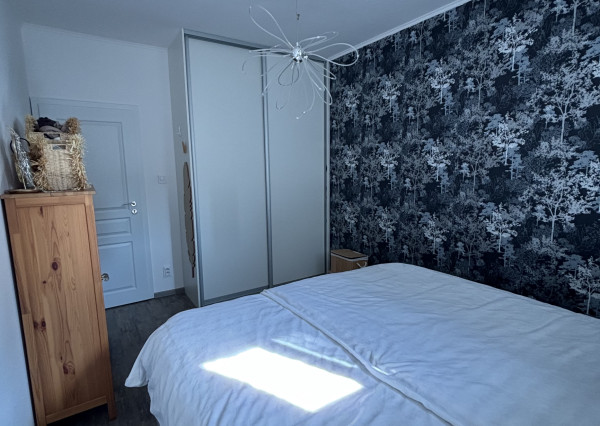 ARETÉ REAL - Predaj, svetlého, priestranného, kompletne zrekonštruovaného 3-izbového bytu s loggiou a pivnicou vo výbornej lokalite.