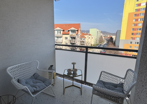 ARETÉ REAL - Predaj, svetlého, priestranného, kompletne zrekonštruovaného 3-izbového bytu s loggiou a pivnicou vo výbornej lokalite.