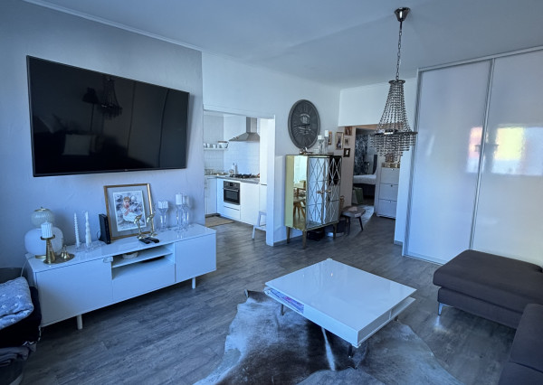 ARETÉ REAL - Predaj, svetlého, priestranného, kompletne zrekonštruovaného 3-izbového bytu s loggiou a pivnicou vo výbornej lokalite.