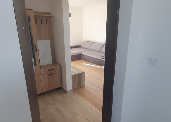 Areté real- Prenájom 2i bytu s predzáhradkou a parkovaním