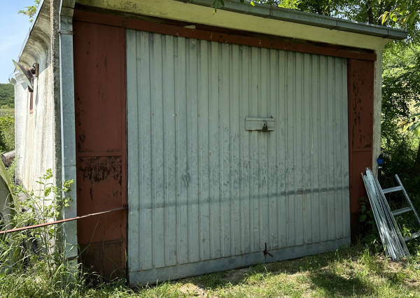 ARETÉ REAL – PRIPRAVUJEME PREDAJ 6270m2 POZEMKU S JAZIERKOM V MODRE, ČASŤ ŠARKAPERKY