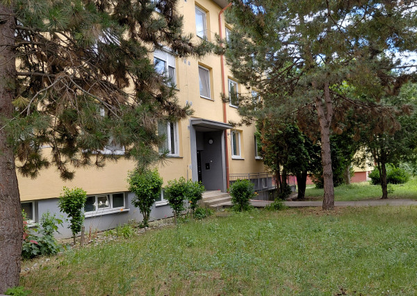 ARETE REAL-PREDAJ 3 IZBOVÉHO BYTU V SENCI, SLNEČNÝ, PRIESTRANNÝ, REKONŠTRUKCIA