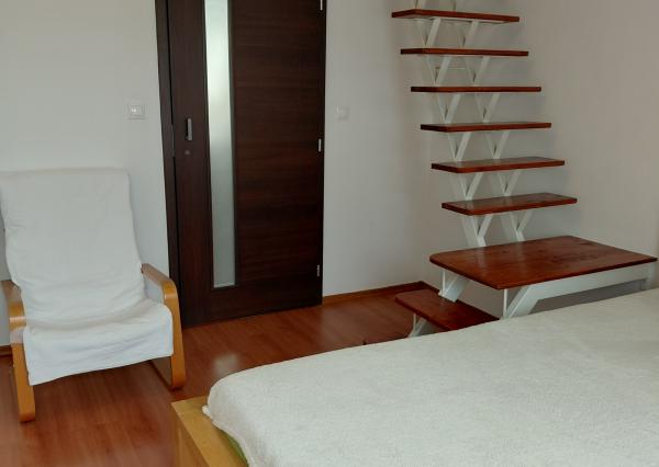 ARETÉ REAL-PREDAJ- MIESTO KDE SA DEŇ ZAČÍNA DOBROU NÁLADOU, BYT PRIAMO V CENTRE MESTA ,KTORÝ DÝCHA  POKOJOM