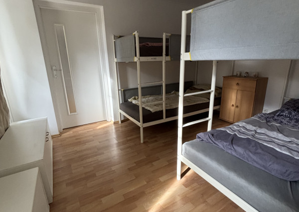 Prenájom dvoch samostatných bytových jednotiek v spoločnom dvore aj pre väčšiu skupinu ľudí