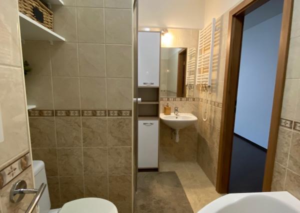 arete.sk - ZARIADENÝ 2-IZBOVÝ TEHLOVÝ BYT S BALKÓNOM, PEZINOK, VELTLÍNSKA