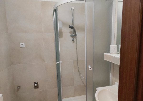 ARETÉ REAL-PREDAJ 2 IZBOVÉHO BYTU V PEZINKU, SLNEČNÝ, PRIESTRANNÝ, REKONŠTRUKCIA-CENTRUM