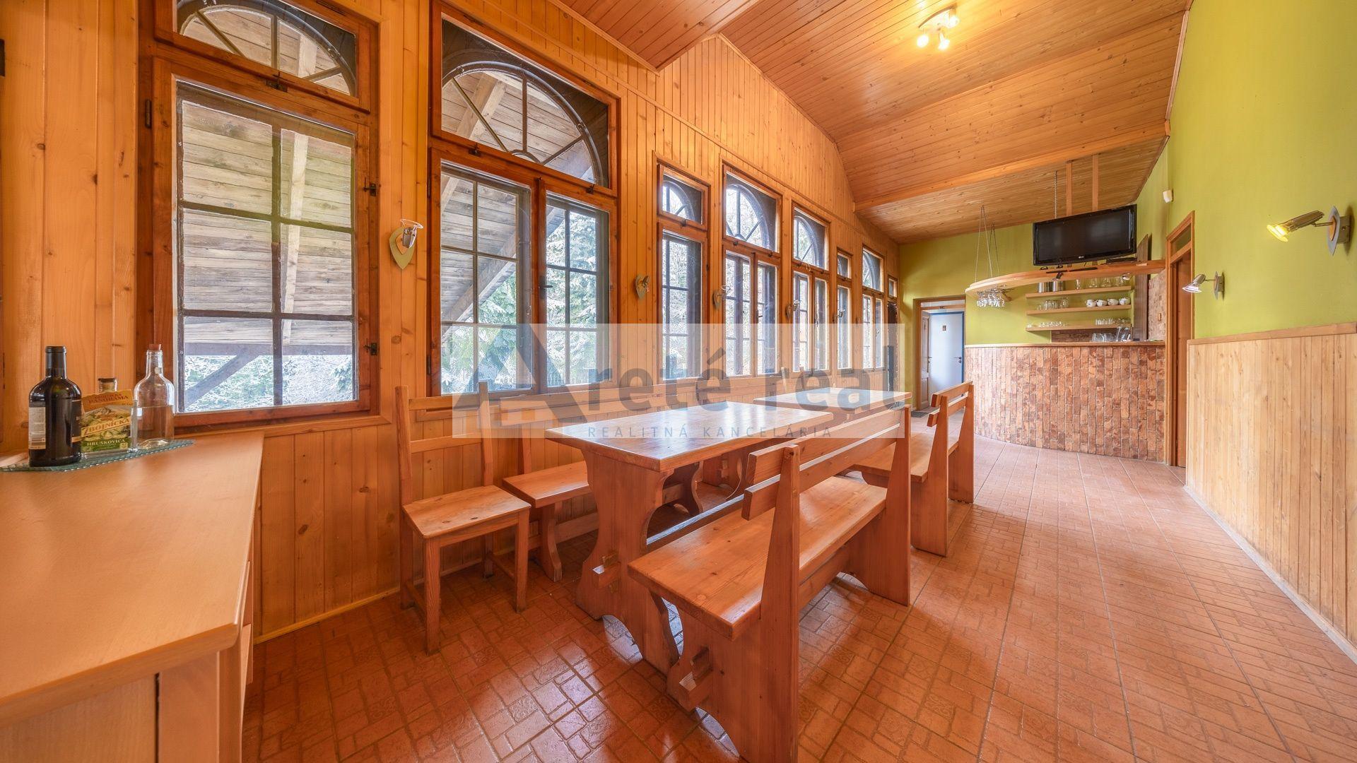 ARETÉ REAL – PREDAJ BUDOVY NA ŠPORTOVÉ A REKREAČNÉ ÚČELY S TROMA CHATKAMI, MODRA, HARMÓNIA