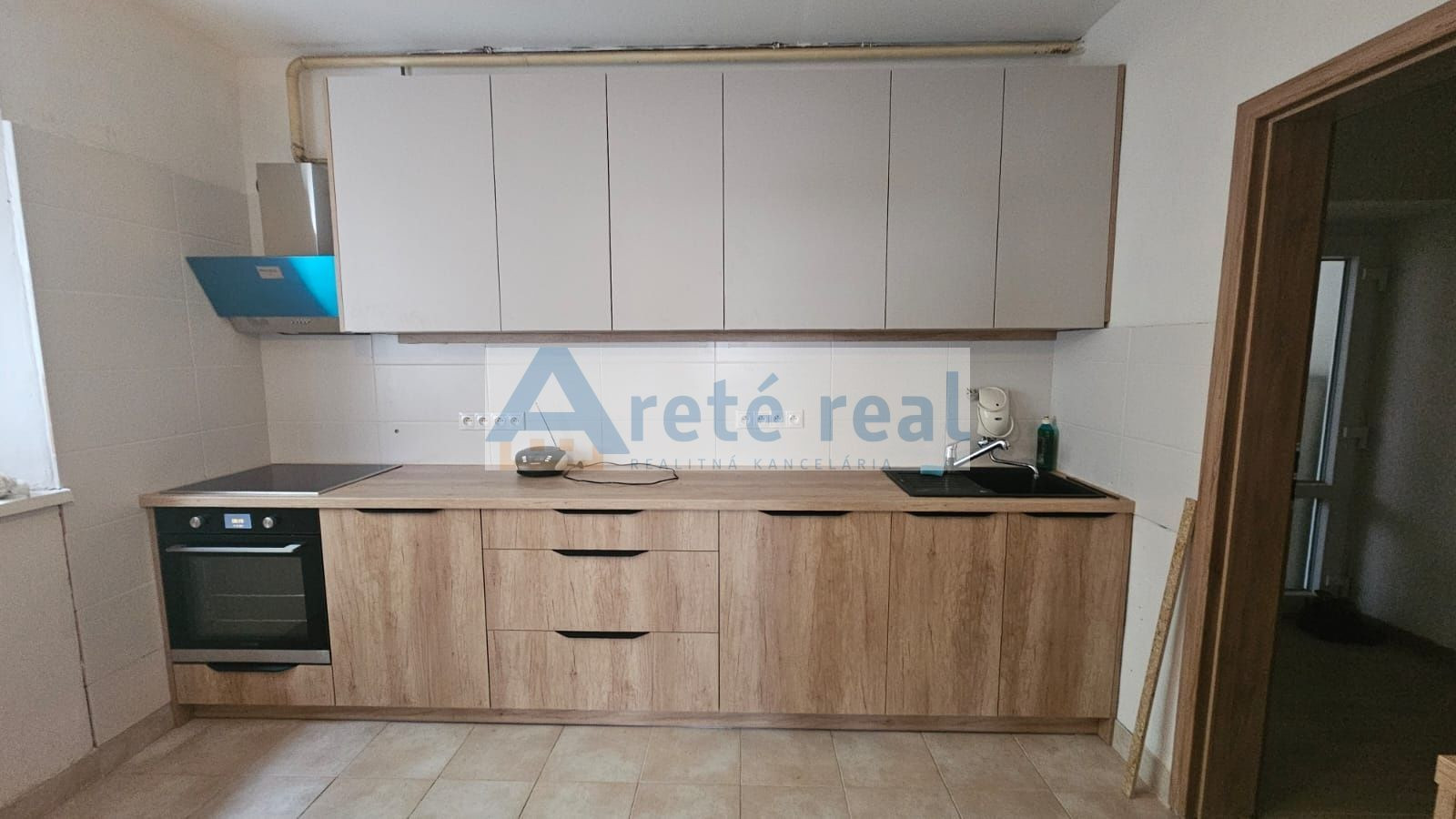 Areté real - Prenájom veľmi pekného, priestranného 3,5-izbového bytu s parkovacím miestom, Pezinok, ul. Cajlanská