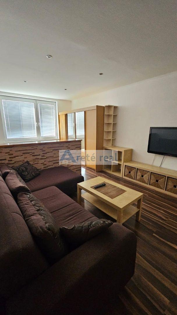 Areté real - Prenájom veľmi pekného, priestranného 2-izbového bytu s  loggiou, Malacky, ul. D. Skuteckého