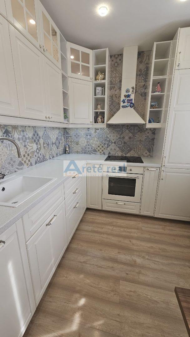 Areté real - Rezervovane! Predaj veľmi pekného, výborne dispozične riešeného, zrekonštruovaného 2-izbového bytu s balkónom v centre Pezinka, ul. Záhradná